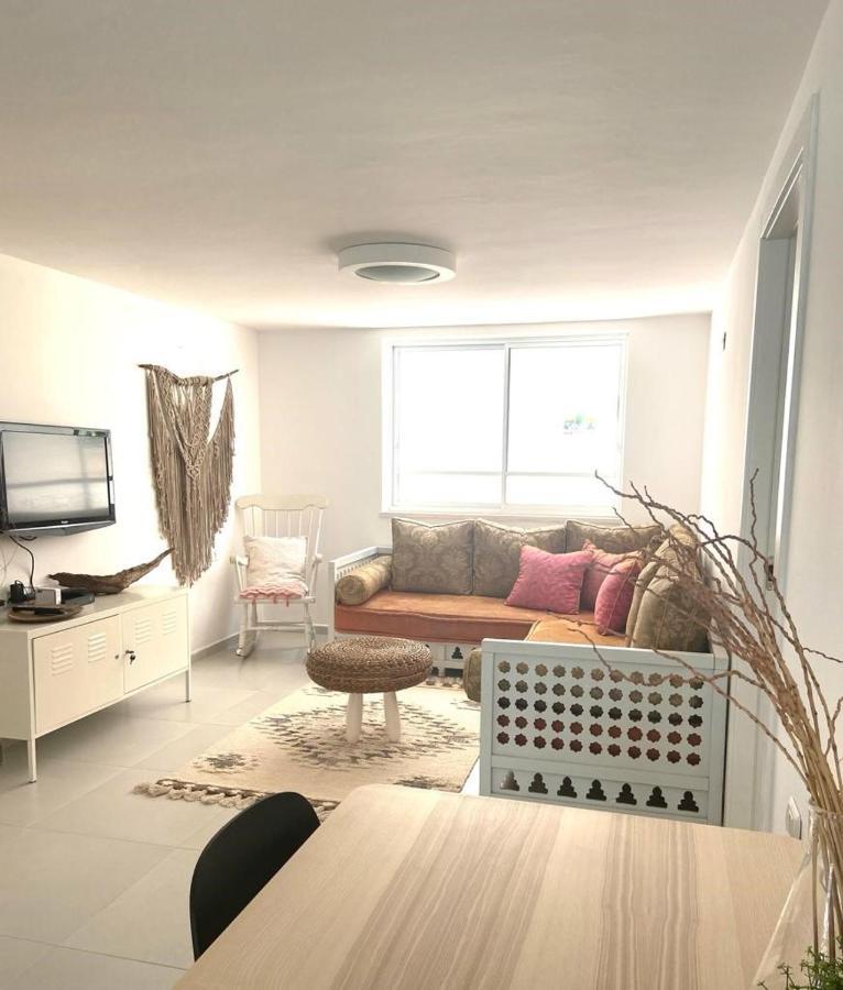 אירוח השקד - 10דק' משדה התעופה Apartamento Giv'at Koach Exterior foto